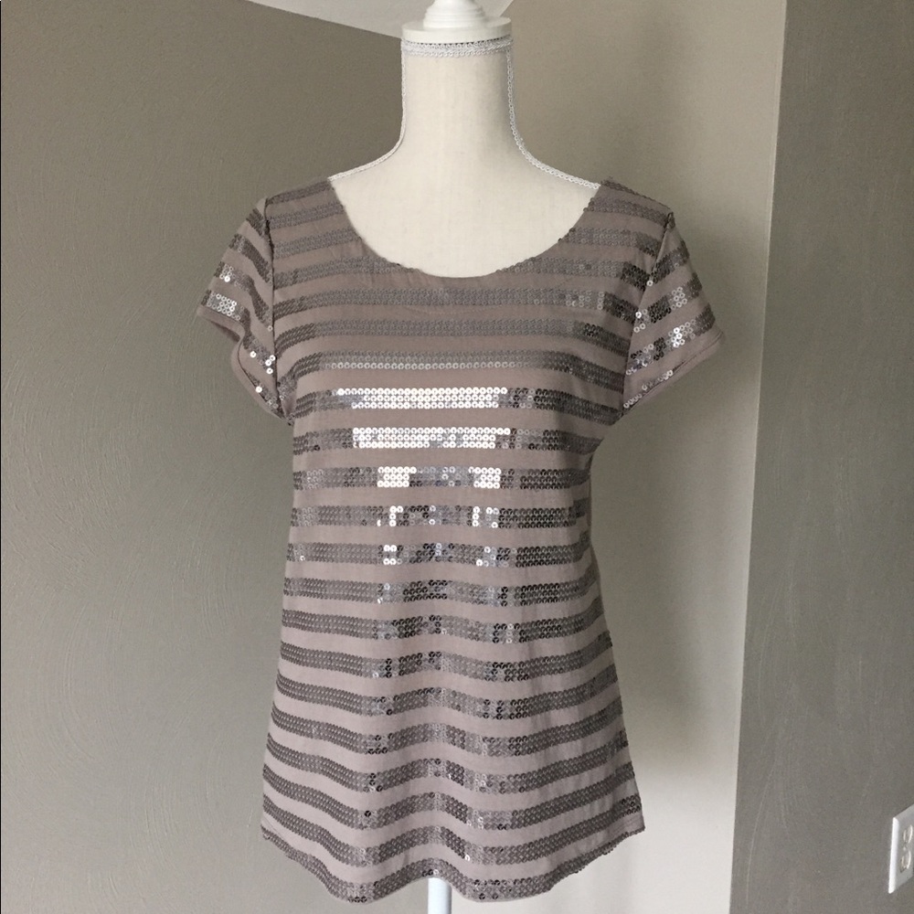 Prestige short sleeve sequined top.